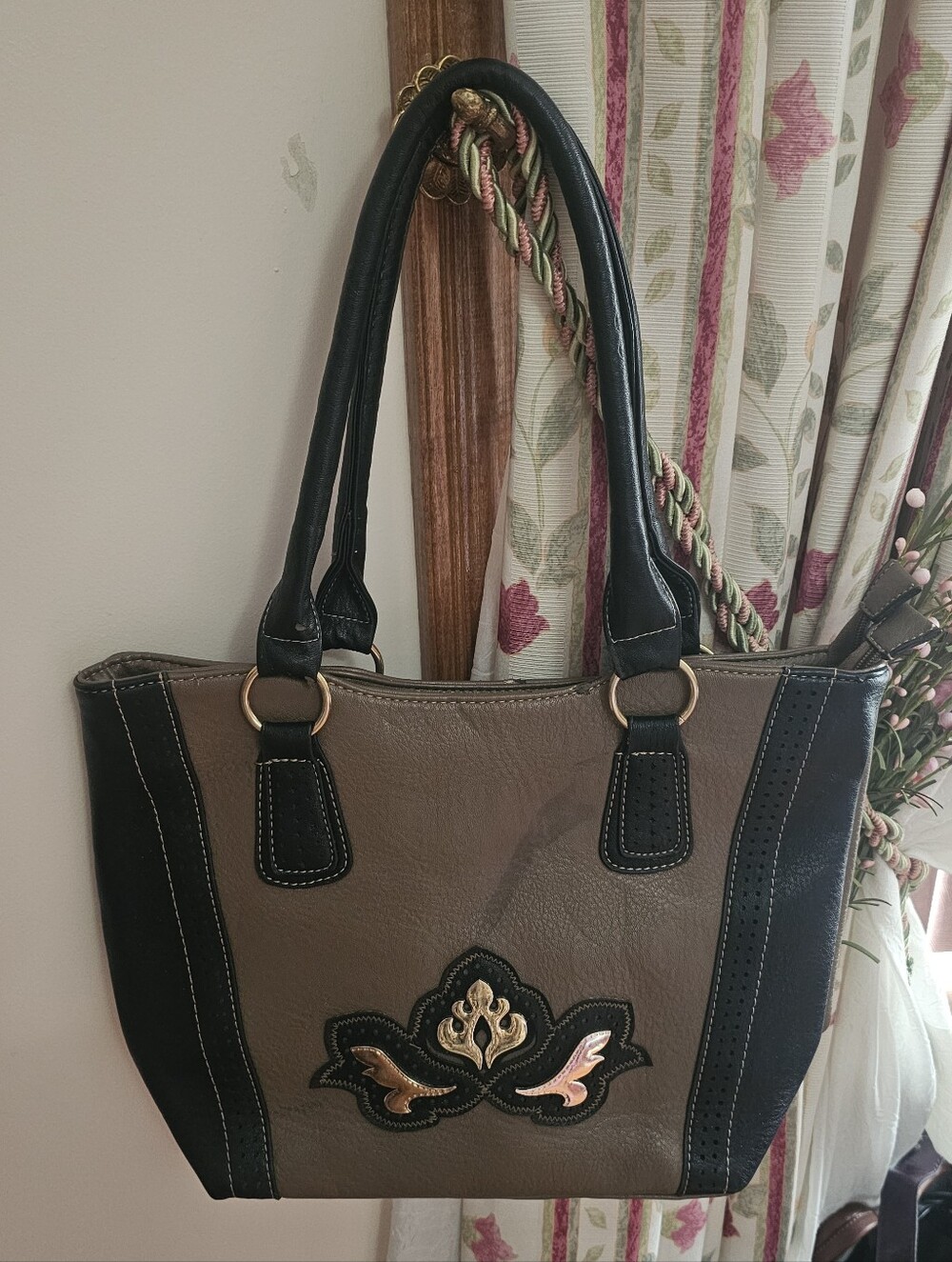 Tan Brown and Black Faux-leather Shoulder Bag / Gold Hardware